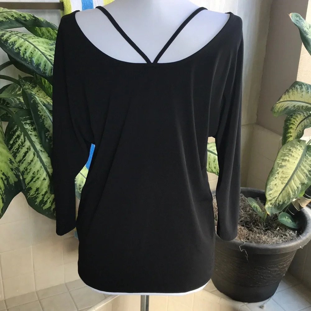 Marciano top with gorgeous neckline detailing - Picture 3 of 7